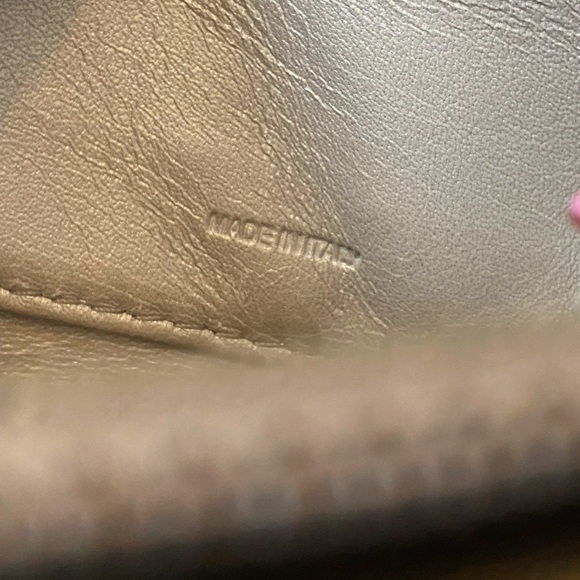 Fendi wallet, silver metallic leather with gold hardware - Picture 3 of 11